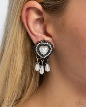 Load image into Gallery viewer, Sumptuous Story - White Earrings