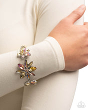 Load image into Gallery viewer, Complete Look: UV Shimmer Yellow Necklace and Bracelet