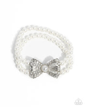Load image into Gallery viewer, Complete Look: Pearl Earrings and Bracelet Set