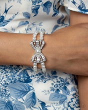Load image into Gallery viewer, Complete Look: Pearl Earrings and Bracelet Set