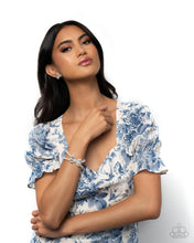 Load image into Gallery viewer, Complete Look: Pearl Earrings and Bracelet Set